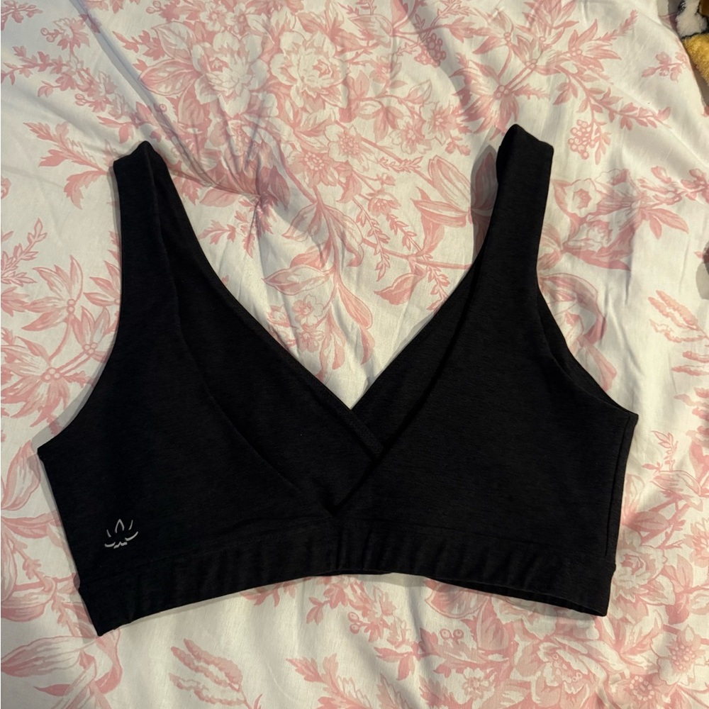 Beyond Yoga Black V-Neck Bra - Picture 2 of 3